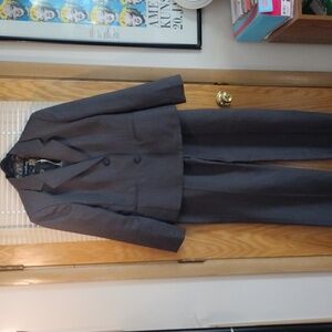 Evan-Picone grey pantsuit. Size 12.
